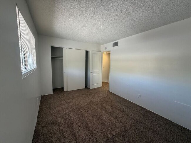 Building Photo - 2950 N Alvernon Way