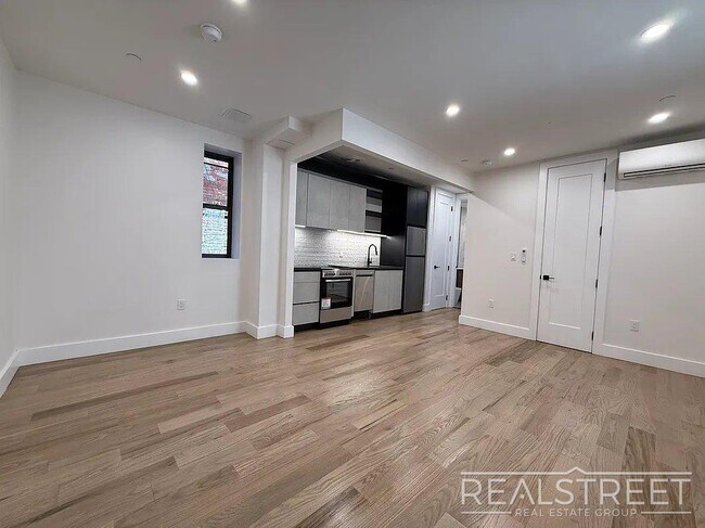 Foto del edificio - Modern Brooklyn Living with Everyday Convenience