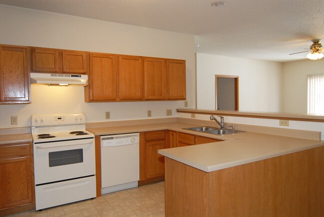 Kitchen - 916 Southland Ln