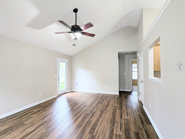 Building Photo - **Welcoming Ranch-Style Home in Dorchester...