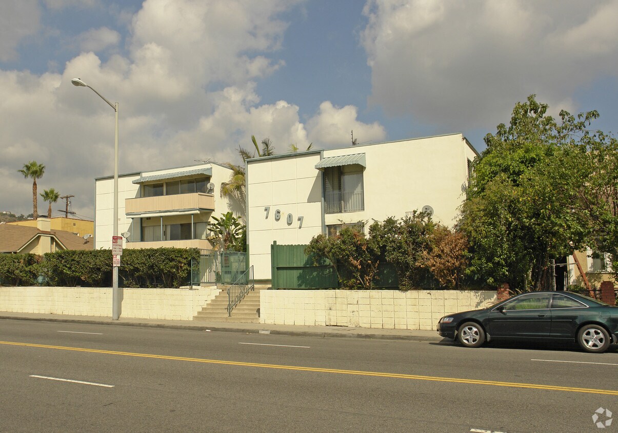 Building Photo - 7607 Fountain Ave