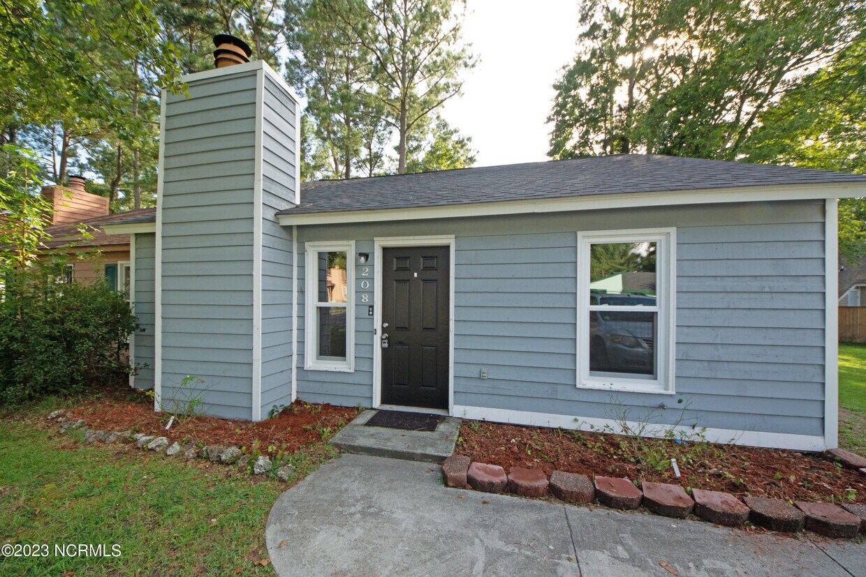 208 Village Dr, Jacksonville, NC 28546 Townhome Rentals in Jacksonville NC