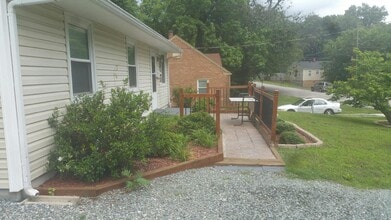 Building Photo - 808 Idlewood Dr