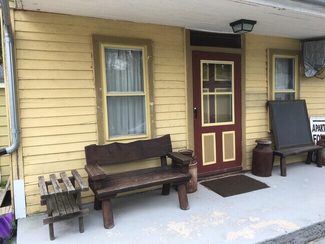 Puerta del apartamento - N8133 Franklin Rd