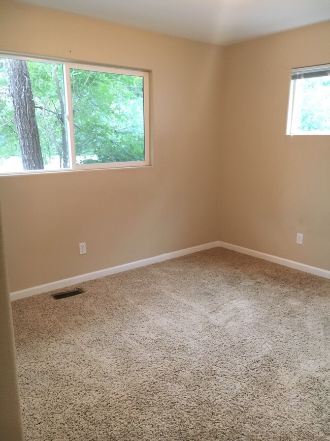 Building Photo - 634 S Tower St