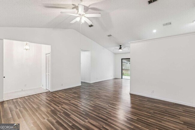 Foto del edificio - Available Today!