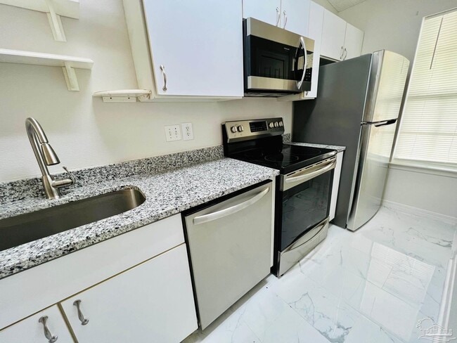 Building Photo - 8124 Heirloom Dr