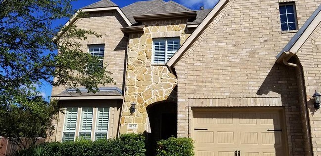 Foto del edificio - 5709 New Castle Dr