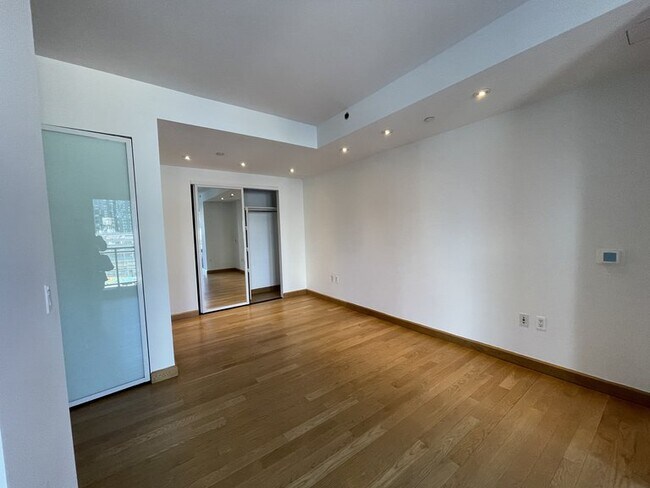 Foto del edificio - 438 W 37th St