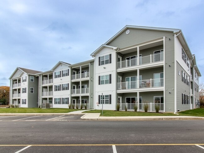 Building Photo - Gorgeous first floor - 2 bed 2 bath YEAR ROUND condo - Residence at Rehoboth Bay