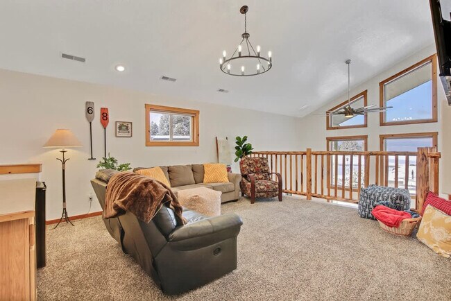 Building Photo - 130 Par Dr