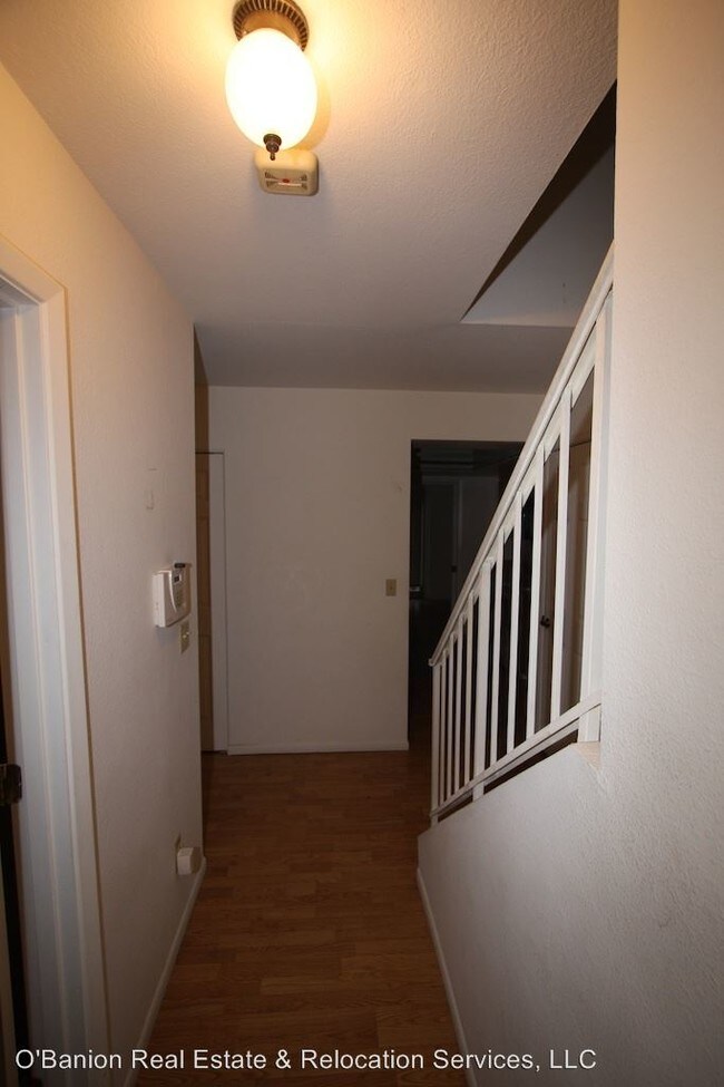 Building Photo - 3 br, 2.5 bath House - 1941 Eastridge Drive