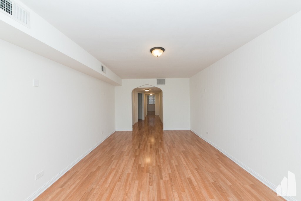 Primary Photo - 4948 N Harding Ave