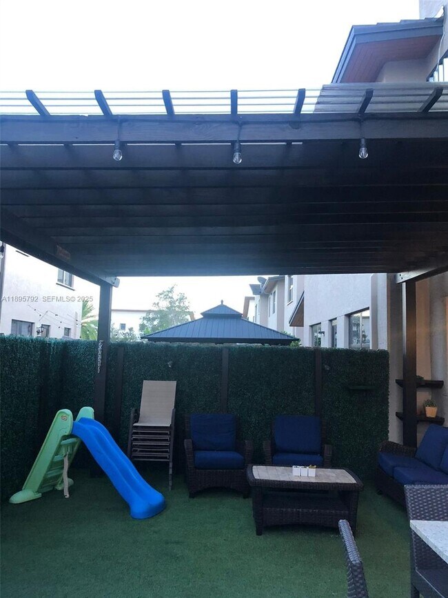 Foto del edificio - 8045 NW 105th Ct