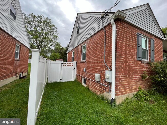 Building Photo - 10603 Edgewood Ave