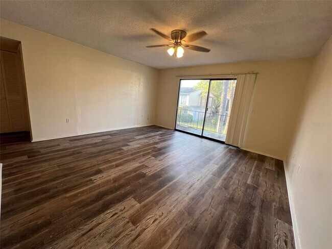 Building Photo - 6043 Village Cir S