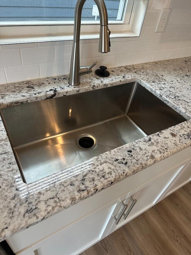 Foto del edificio - 1632 Laforce Cv