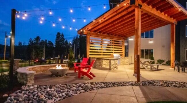 Clubhouse outside - 11398 SE Pleasant Valley Pky