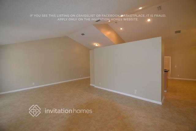 Building Photo - 126 NW 164th Ave