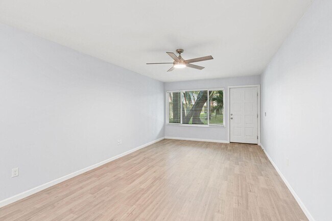 Foto del edificio - 210 Pelham Rd