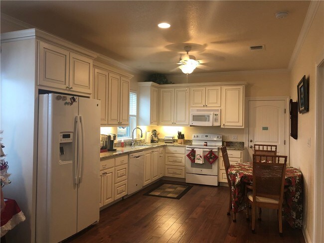 Foto del edificio - 1903 Brushy Bend Dr