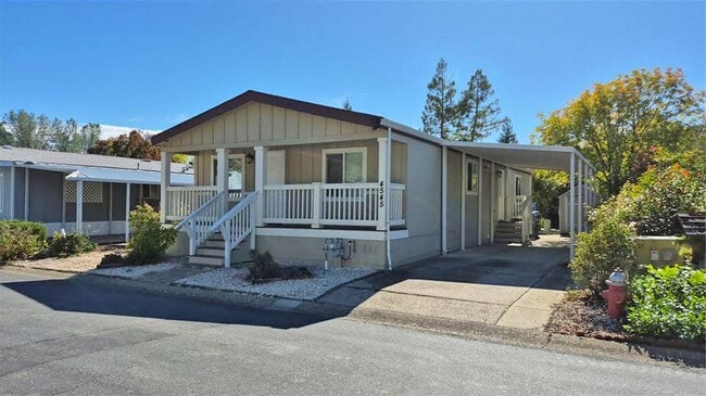 Foto del edificio - 4545 Big Eagle Ln