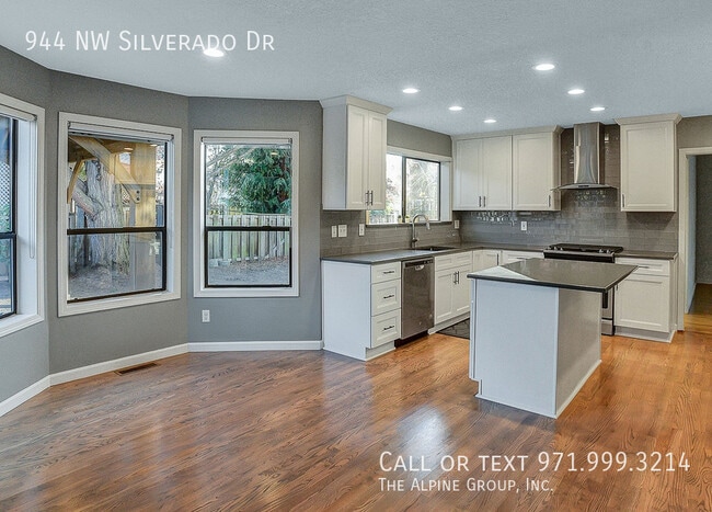Building Photo - 944 NW Silverado Dr