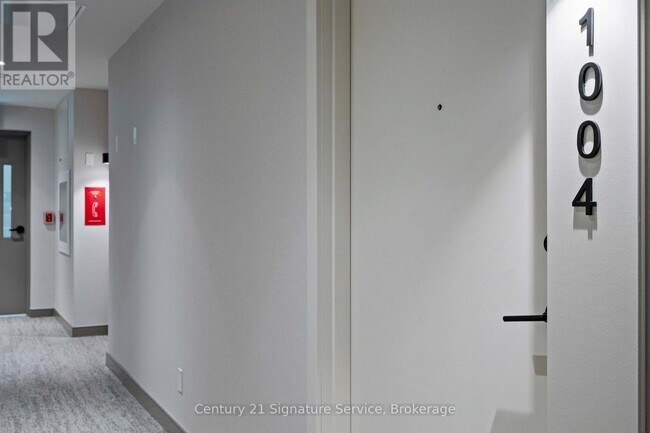 Photo du bâtiment - 8010-8010 Derry Rd