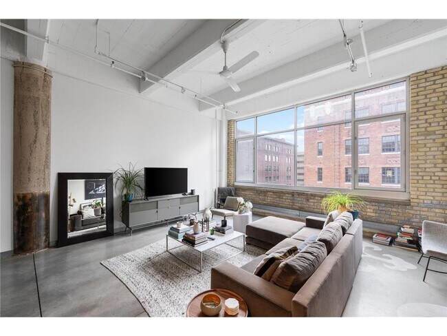 Foto del edificio - 700 N Washington Ave