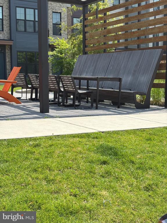 Building Photo - 7373 Arlington Blvd