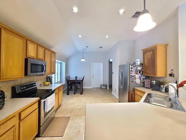 Building Photo - 7217 Welshman Dr