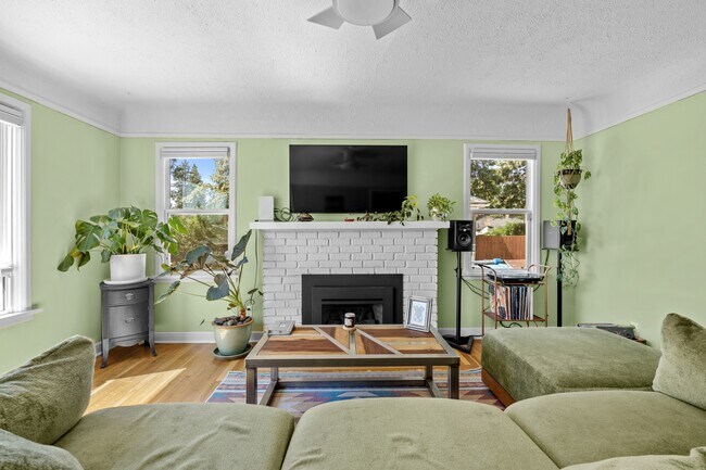 Foto del edificio - 2808 W Upton Ave
