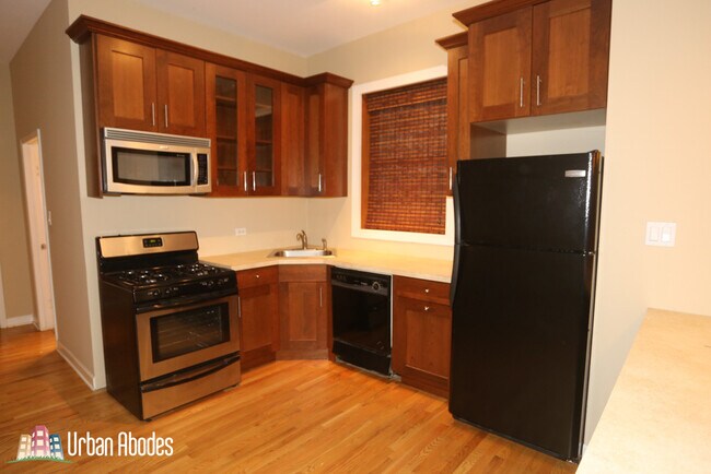 Foto del edificio - 3831 N Southport Ave