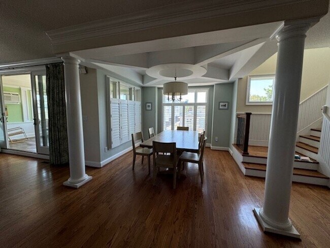 Foto del edificio - Immaculate 4 bedroom 3.5 bath Home at Nort...