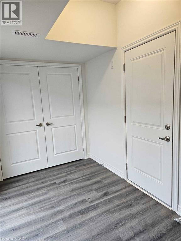 Photo du bâtiment - 18 Reid Ave N