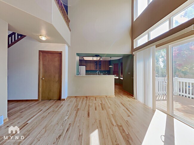 Building Photo - 5839 Instone Cir