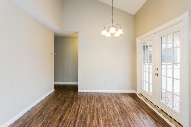 Foto del edificio - 10810 Lakewood Oaks Dr