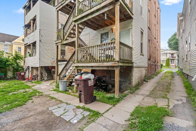 Foto del edificio - "Spacious 3-Bedroom Retreat at 57 1/2 Sara...