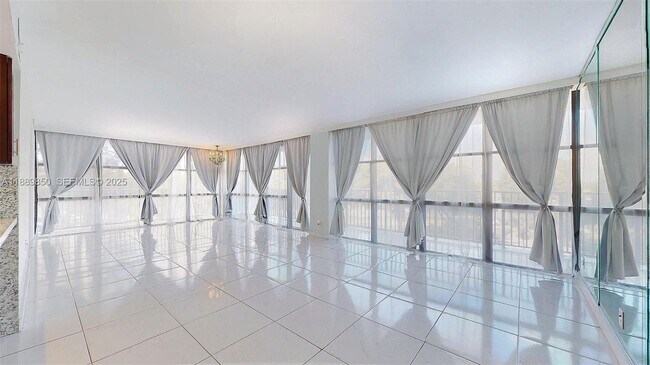 Foto del edificio - 1000 Parkview Dr