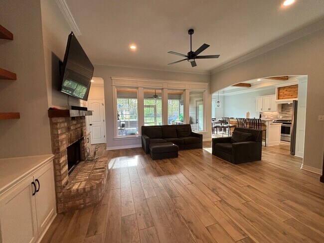 Building Photo - TIBURON-NORTH BOSSIER