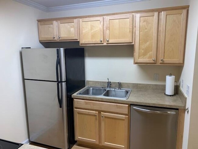 Building Photo - 2308 Myron Dr