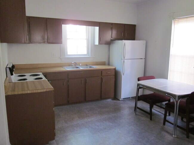 Kitchen - 1171 Philadelphia St