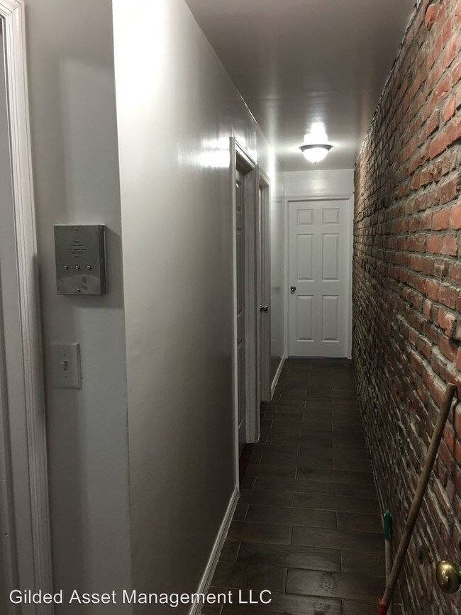 Building Photo - 1039 Simpson St