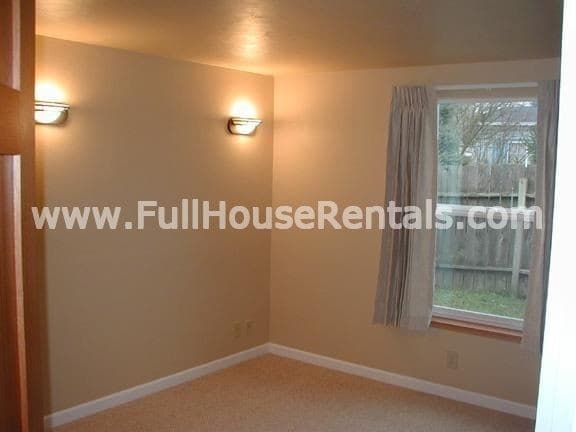 Building Photo - 3 br, 2 bath House - 2083 wisconsin st