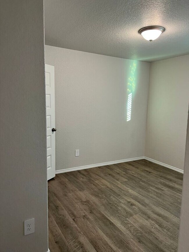 Building Photo - *SUMMER COOKIN' SPECIAL* | Four Bedroom | ...