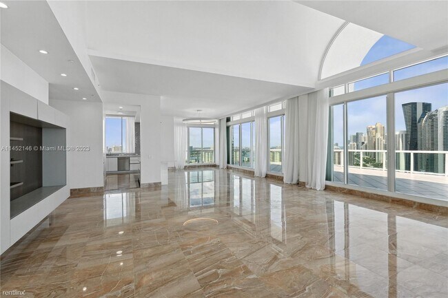 Building Photo - 4 br, 3.5 bath Condo - 16400 Collins Ave #...