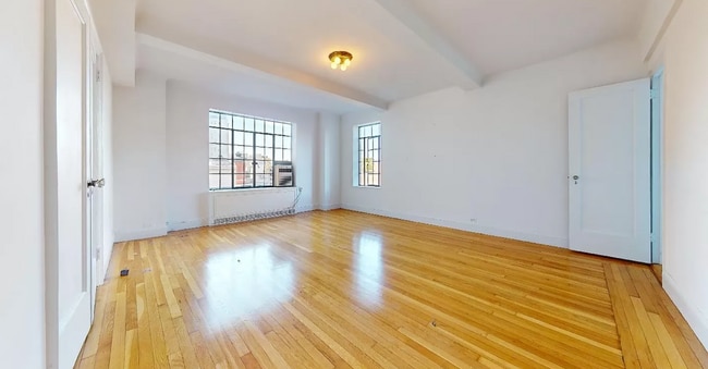 Building Photo - 122 W 13th St
