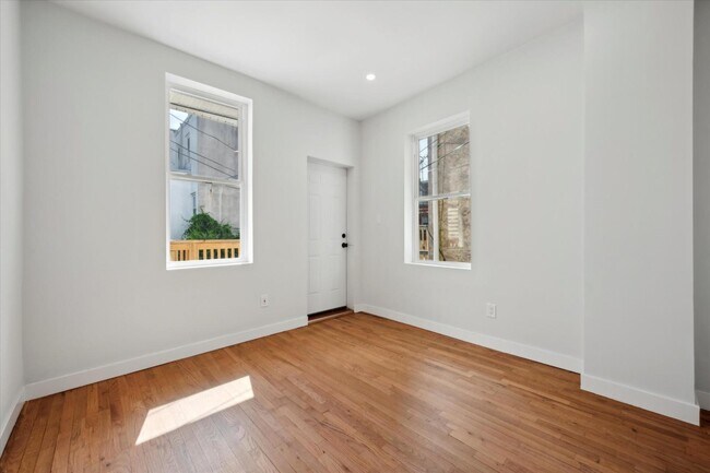 Building Photo - 647 N 33rd St