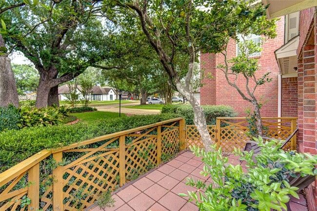 Building Photo - 902 Mesa Terrace Dr