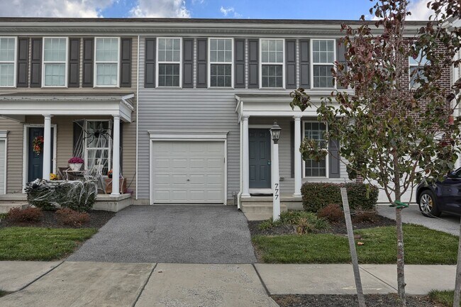 Building Photo - TOWNHOME AVAILABLE IN THE CHARTER HOMES - DEER RUN COMMONS